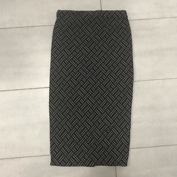 Zara Long Pencil Skirt - Picture 2 of 6